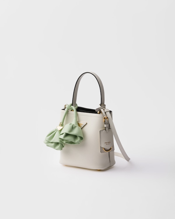 حقيبة Prada Panier صغيرة من جلد سافيانو - أبيض/أزرق مائي حقيبة Prada Panier صغيرة من جلد سافيانو - أبيض/أزرق مائي