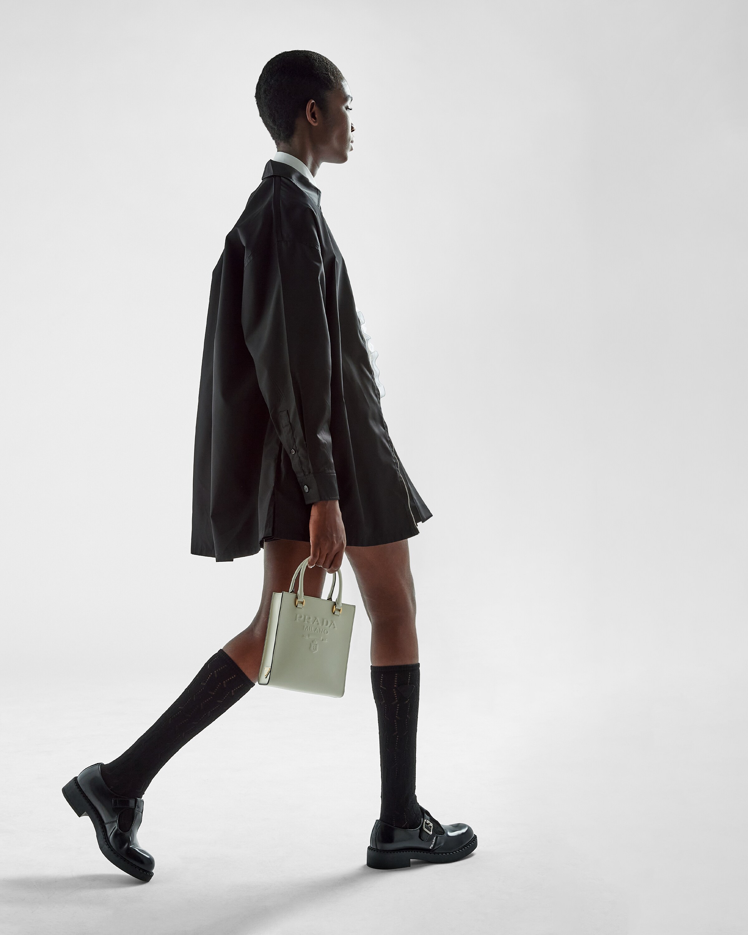 Prada حقيبة يد من جلد سافيانو بحجم صغير 7