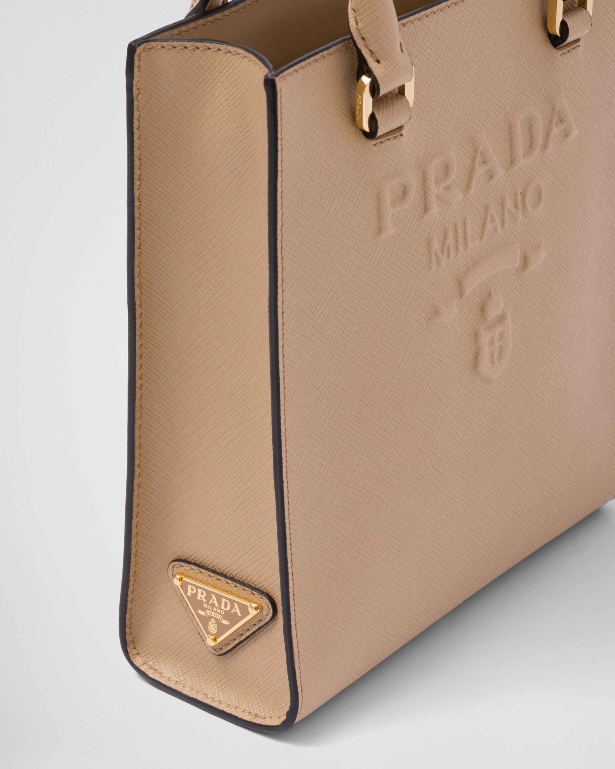 Prada حقيبة يد من جلد سافيانو بحجم صغير 6
