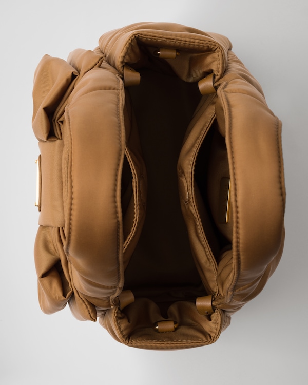 리본 장식 패딩 리나일론 미니백 리본 장식 패딩 리나일론 미니백