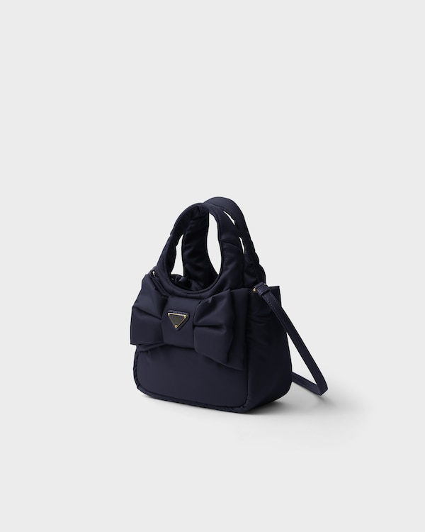 Mini Bag aus gepolstertem Re-Nylon mit Schleife Mini Bag aus gepolstertem Re-Nylon mit Schleife