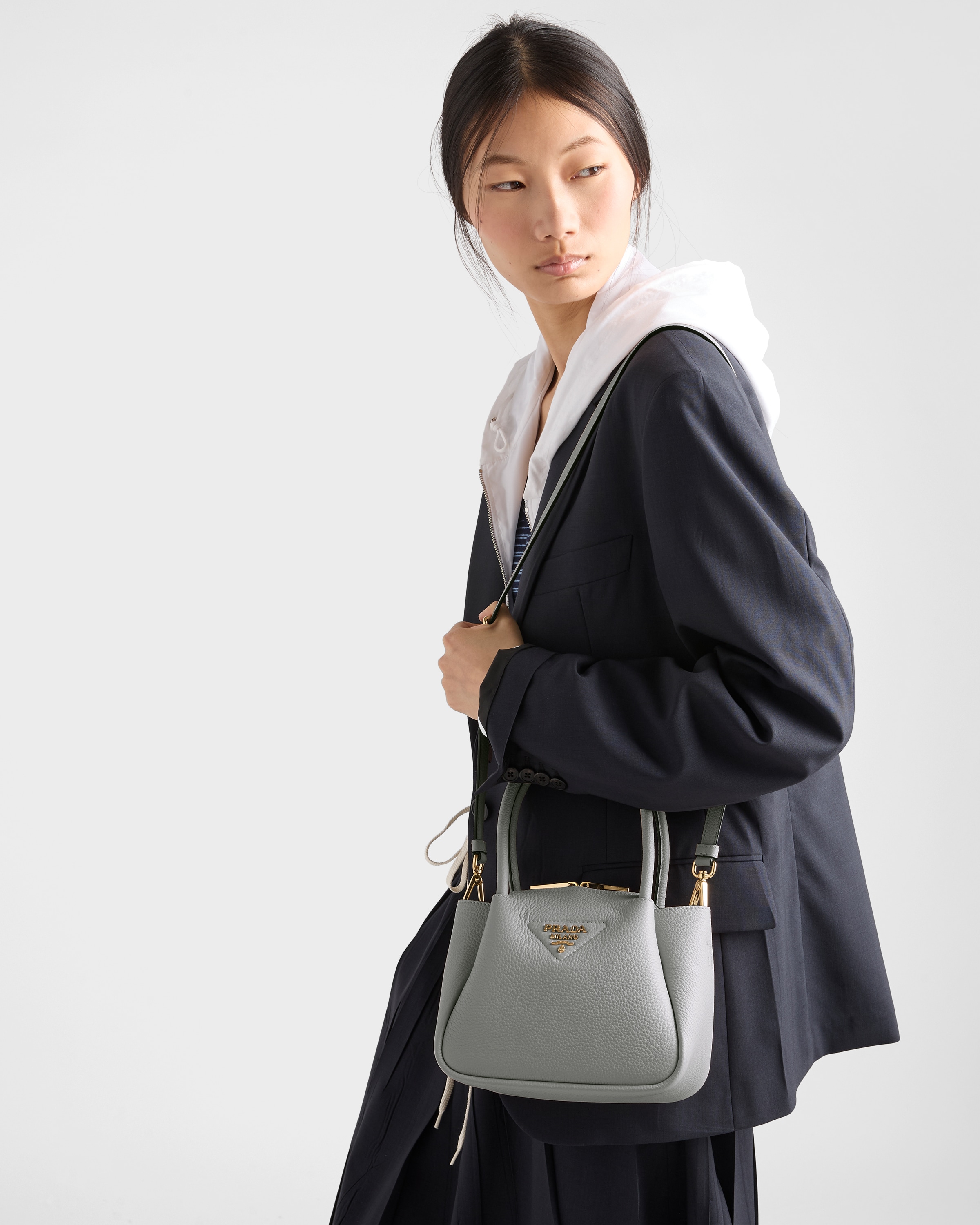 グラナイトグレー レザー ミニハンドバッグ | PRADA - 日本