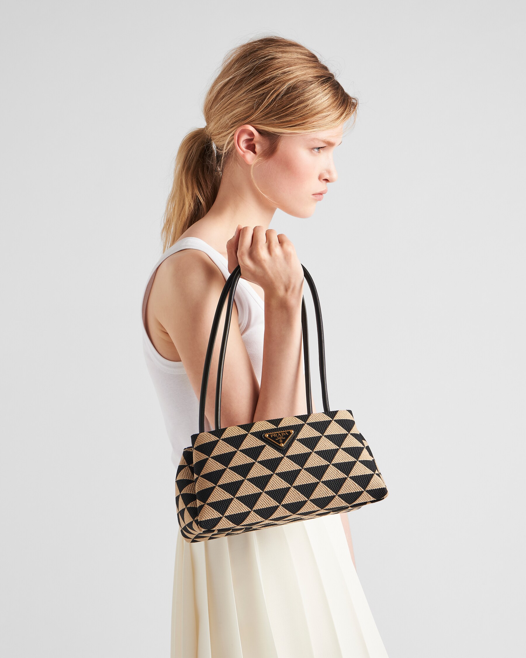 Reference Ba 368 ブラック+ベージュ プラダ シンボル エンブロイダリーファブリック スモールバッグ | PRADA