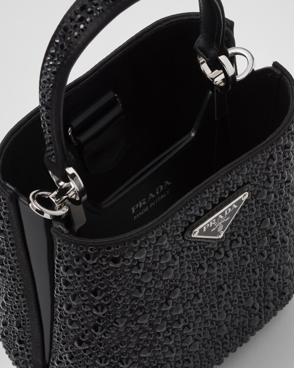 حقيبة Prada Panier من الساتان مرصعة بالكريستال - أسود حقيبة Prada Panier من الساتان مرصعة بالكريستال - أسود