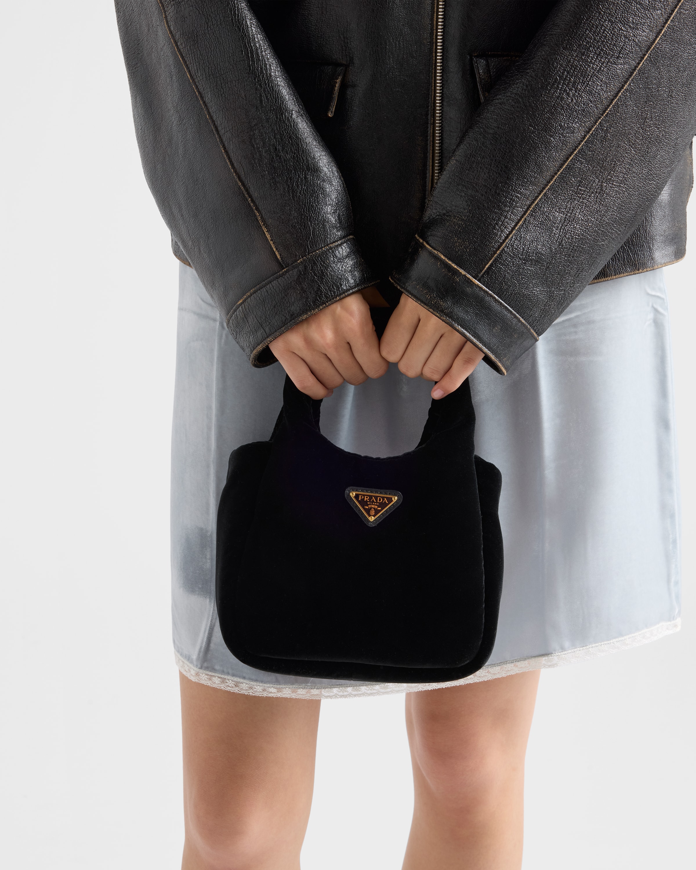 PRADA ブラック ベルベット ハンドバッグ ブラック パデッドベルベット ミニハンドバッグ | PRADA