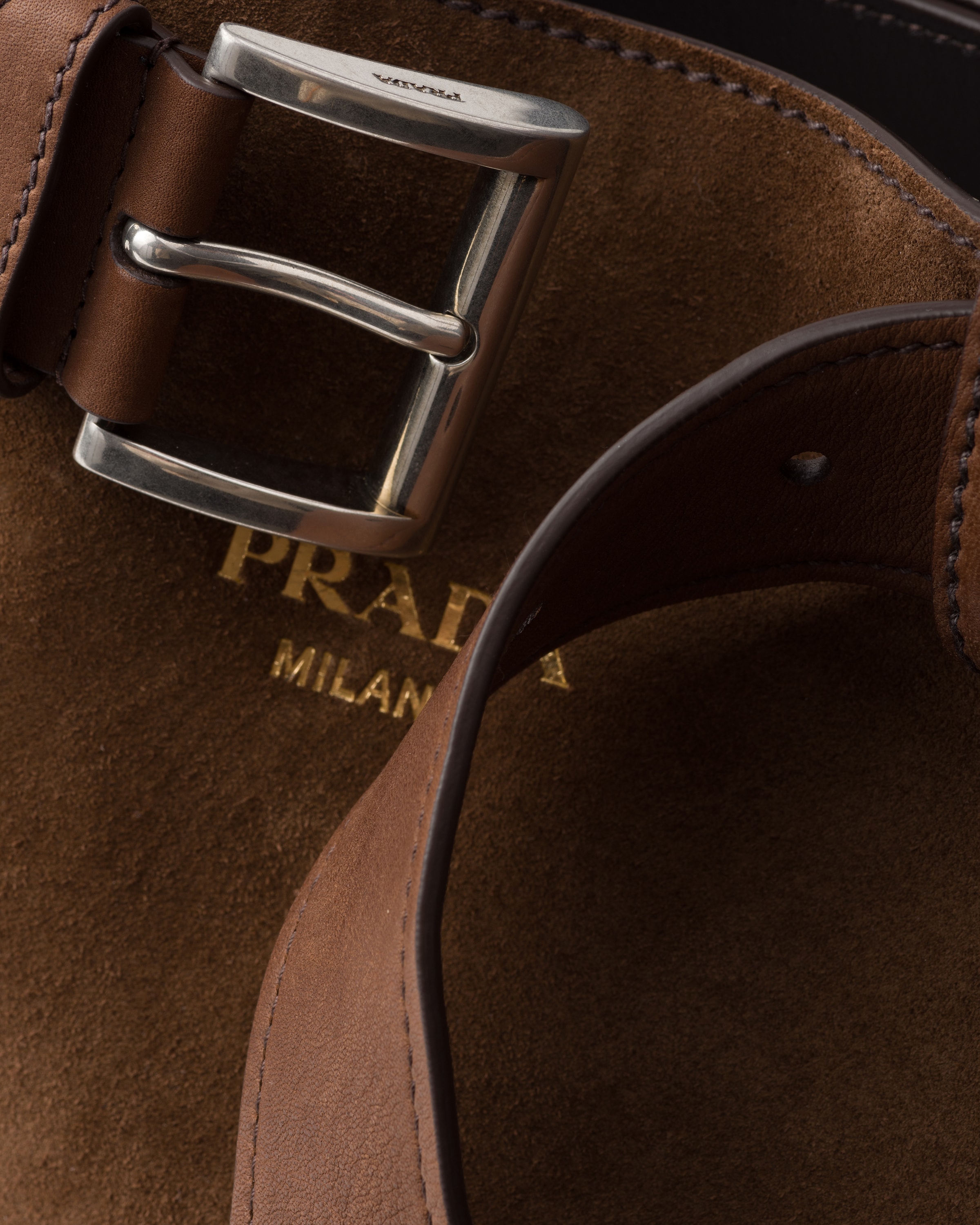 ハンドバッグ Prada Brown Suede Prada Buckle Large Handbag Brown Suede Prada Buckle Handbag | italist