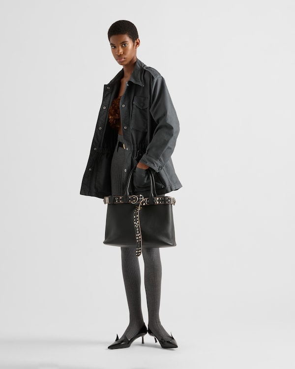 プラダ バックル スタッズベルト付 ラージ レザー バッグ プラダ バックル スタッズベルト付 ラージ レザー バッグ