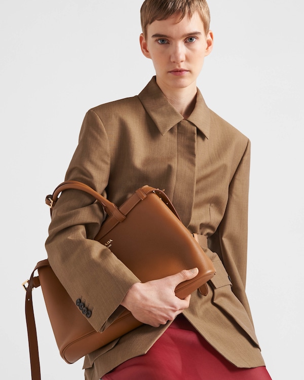 Bolsa Prada Buckle média em couro com cinto duplo Bolsa Prada Buckle média em couro com cinto duplo