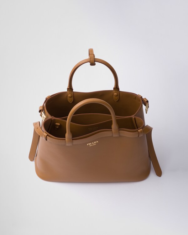 Bolsa Prada Buckle média em couro com cinto duplo Bolsa Prada Buckle média em couro com cinto duplo