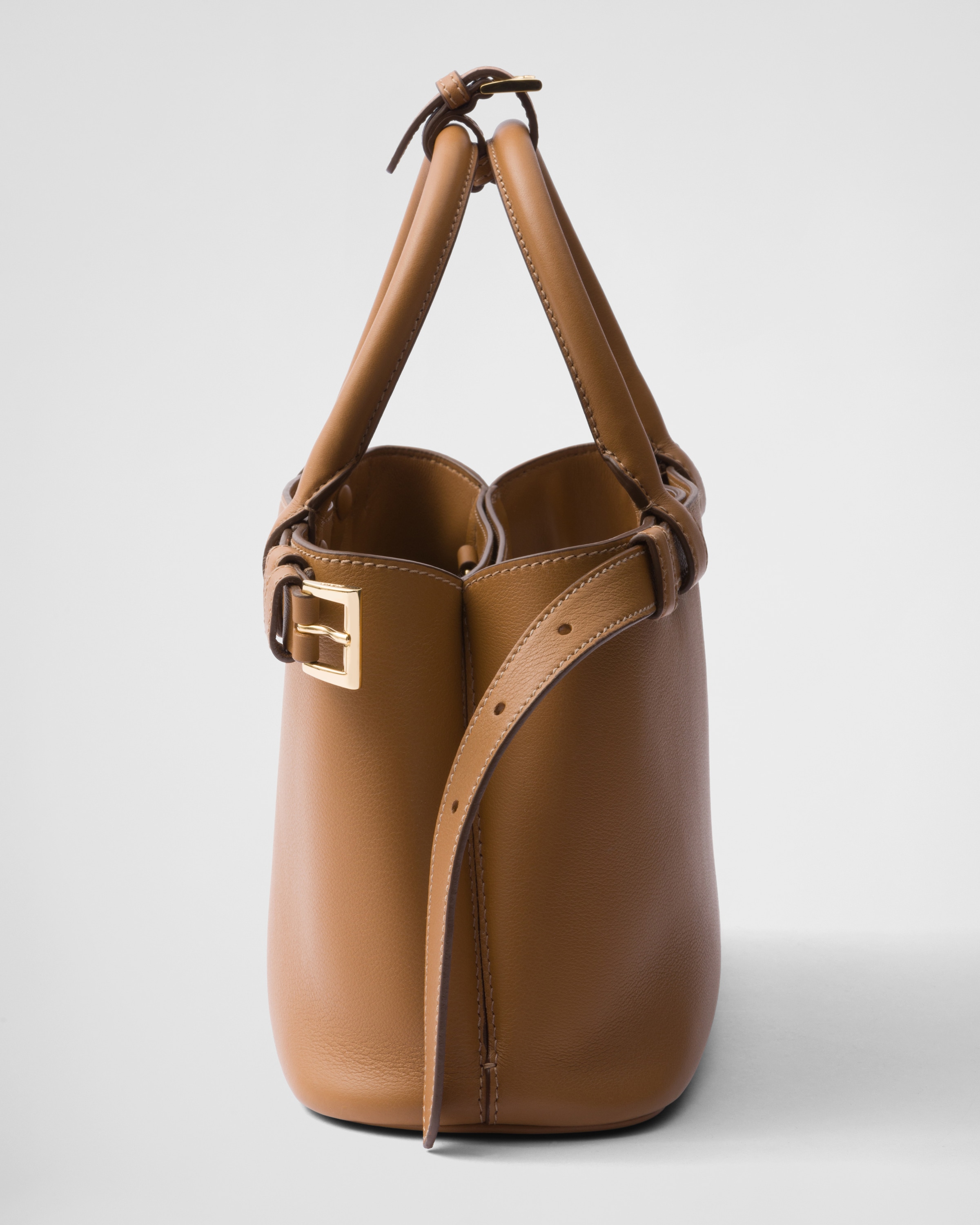 キャラメル プラダ バックル ダブルベルト付 スモール ソフトグレイン