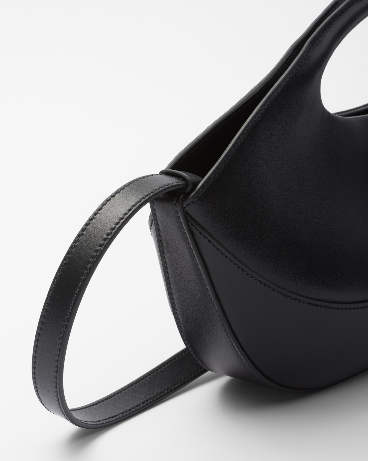 Medium Handbag Pardo