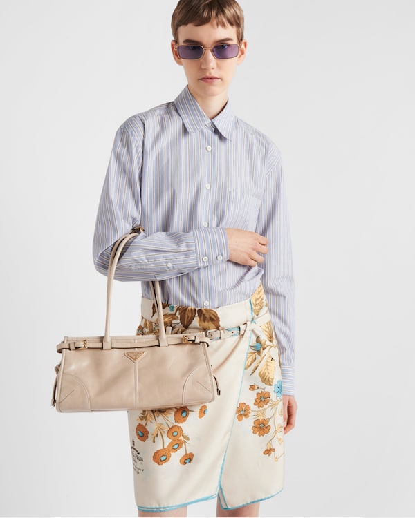 프라다 보니 미디엄 가죽 핸드백 프라다 보니 미디엄 가죽 핸드백