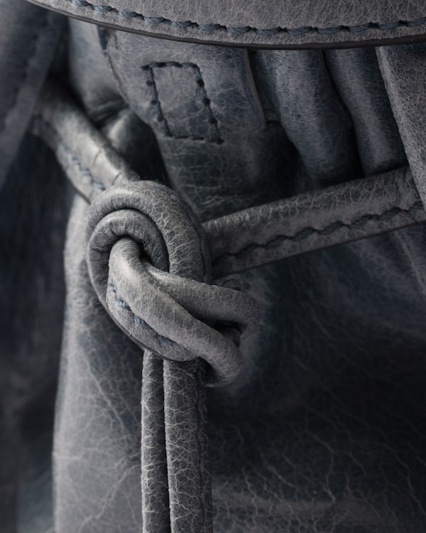 プラダ ボニー ミディアム レザー ハンドバッグ プラダ ボニー ミディアム レザー ハンドバッグ