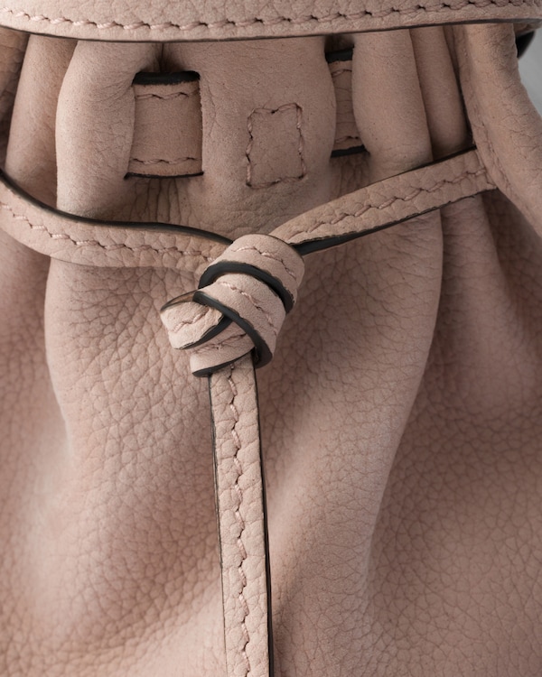 حقيبة يد Prada Bonnie متوسطة من جلد نوبوك - زنبق الماء حقيبة يد Prada Bonnie متوسطة من جلد نوبوك - زنبق الماء