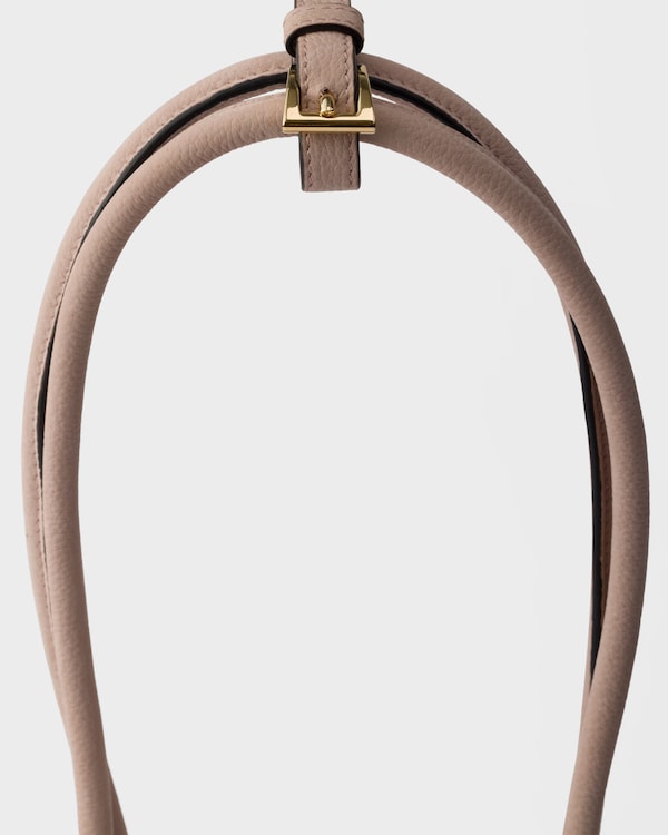 حقيبة يد Prada Bonnie متوسطة من جلد نوبوك - زنبق الماء حقيبة يد Prada Bonnie متوسطة من جلد نوبوك - زنبق الماء