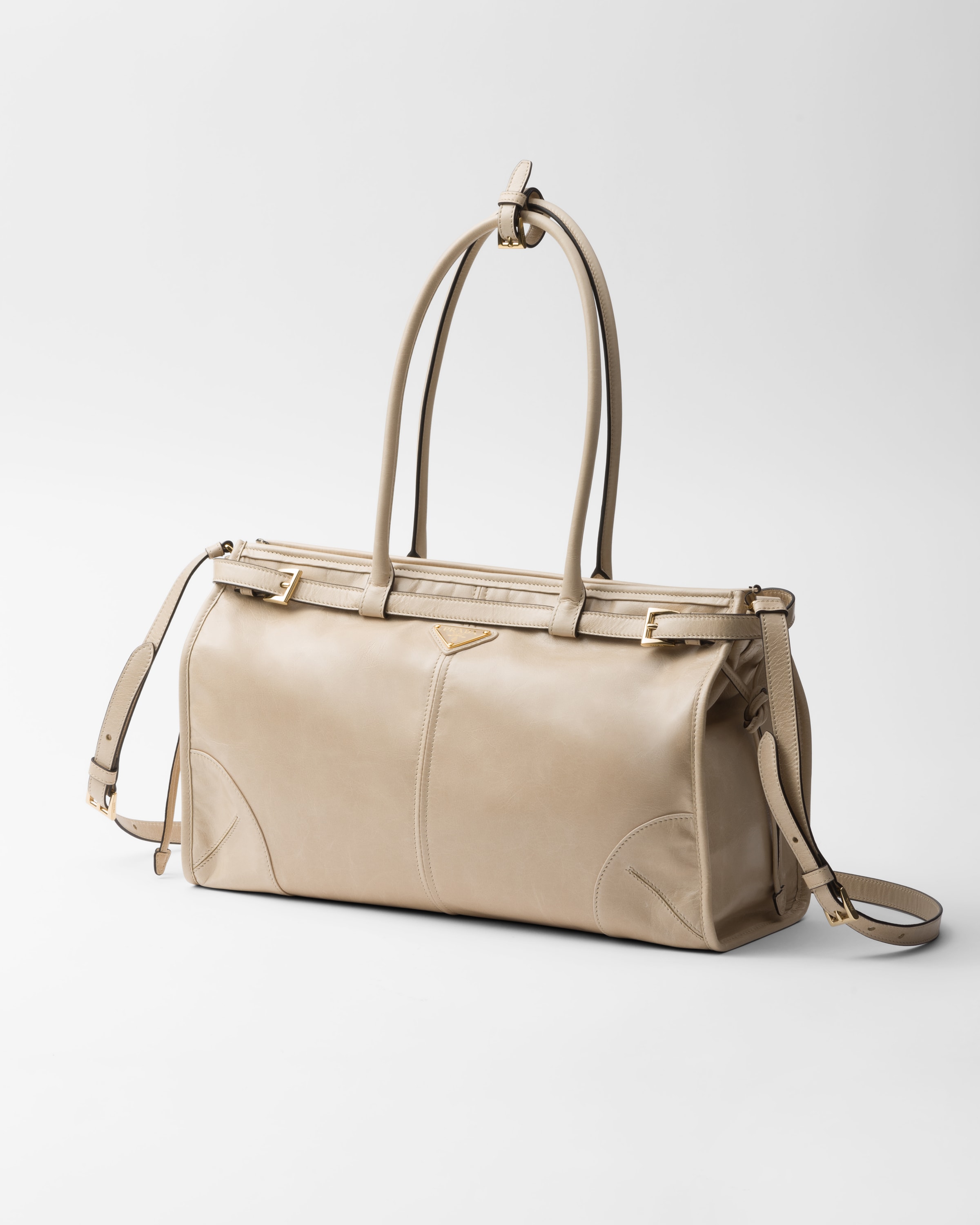 Shop Prada Grosse Handtasche Aus Leder In Travertine