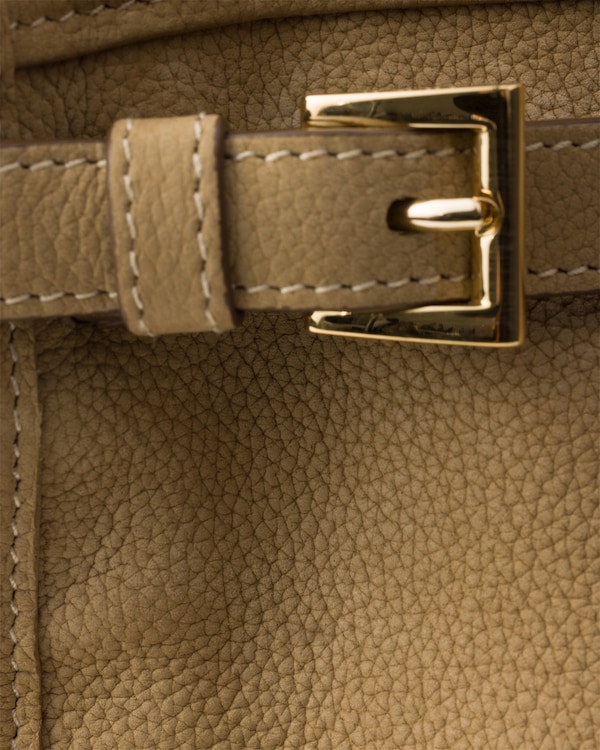 Bolso Prada Bonnie grande de piel nobuk - Beige Desierto Bolso Prada Bonnie grande de piel nobuk - Beige Desierto