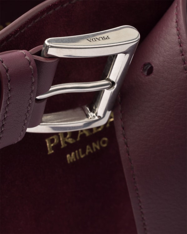 Sac Prada Buckle en veau velours avec ceinture - Bordeaux Sac Prada Buckle en veau velours avec ceinture - Bordeaux