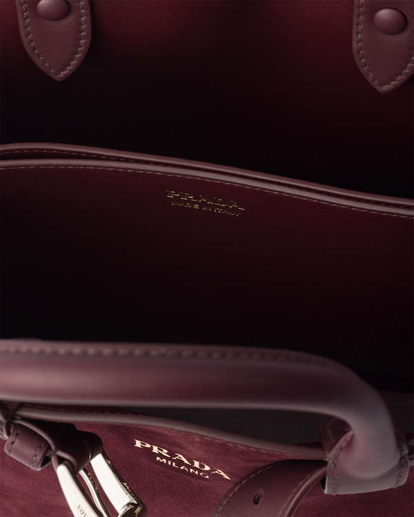 Sac Prada Buckle en veau velours avec ceinture - Bordeaux Sac Prada Buckle en veau velours avec ceinture - Bordeaux