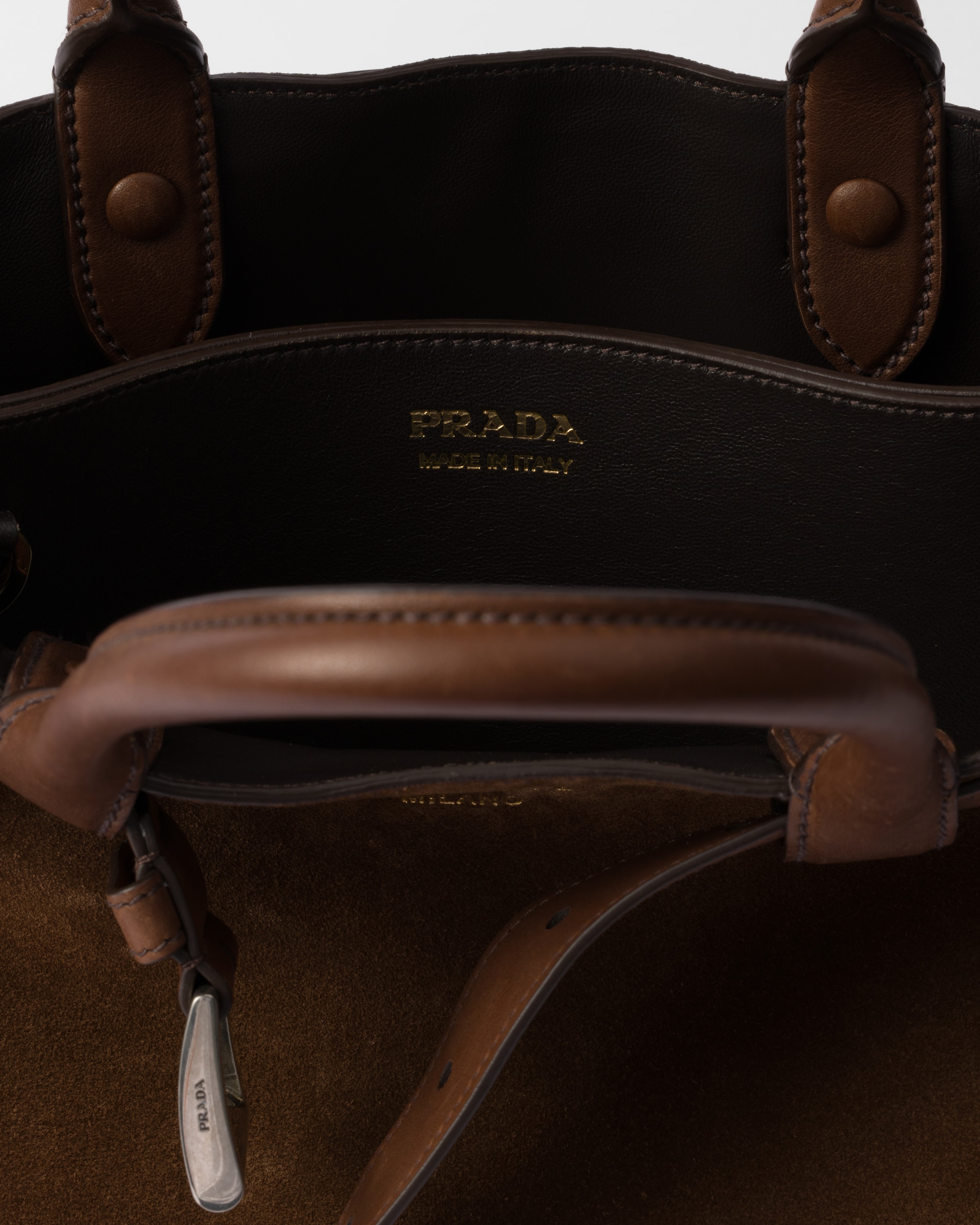 PRADA MITTELGROSSE PRADA BUCKLE TASCHE AUS WILDLEDER MIT GÜRTEL