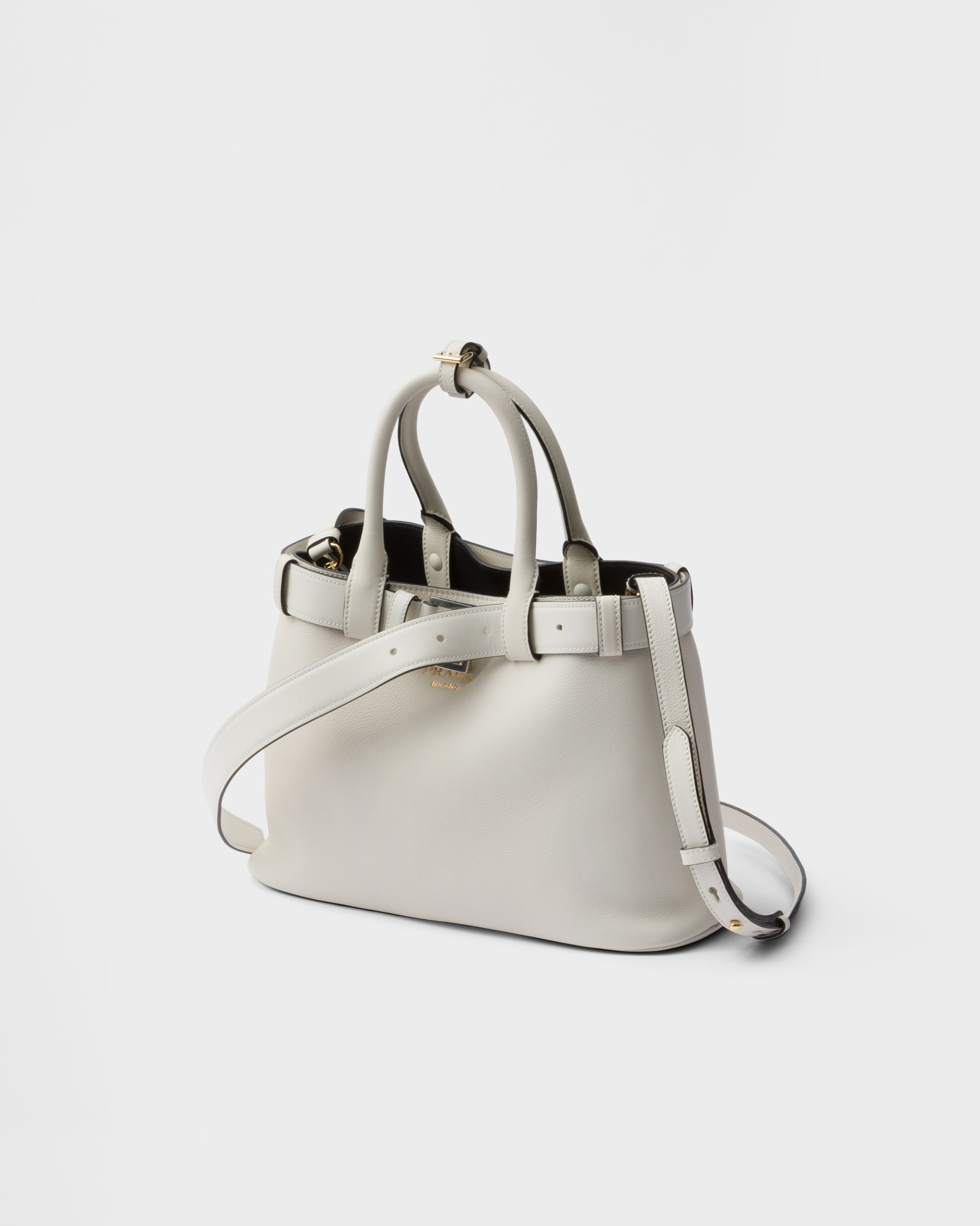 店内商品がすべてレジにて半額！！ White/Black プラダ バックル スモール ベルト付レザー バッグ