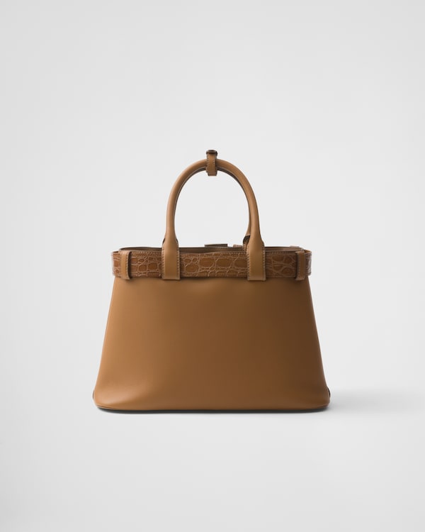 حقيبة Prada Buckle متوسطة الحجم من الجلد وجلد التمساح حقيبة Prada Buckle متوسطة الحجم من الجلد وجلد التمساح