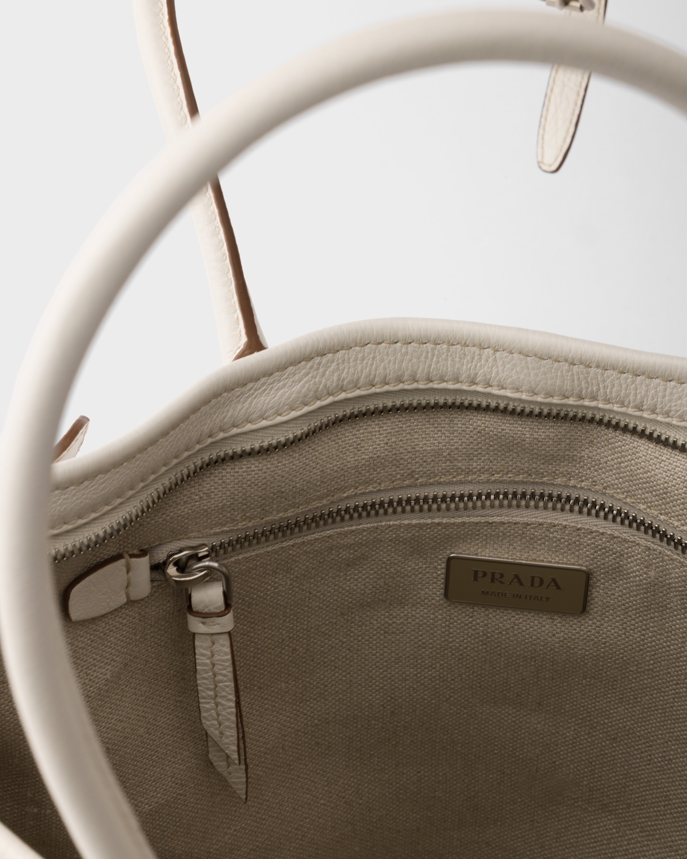 White Prada Bonnie printed linen and leather tote bag | PRADA