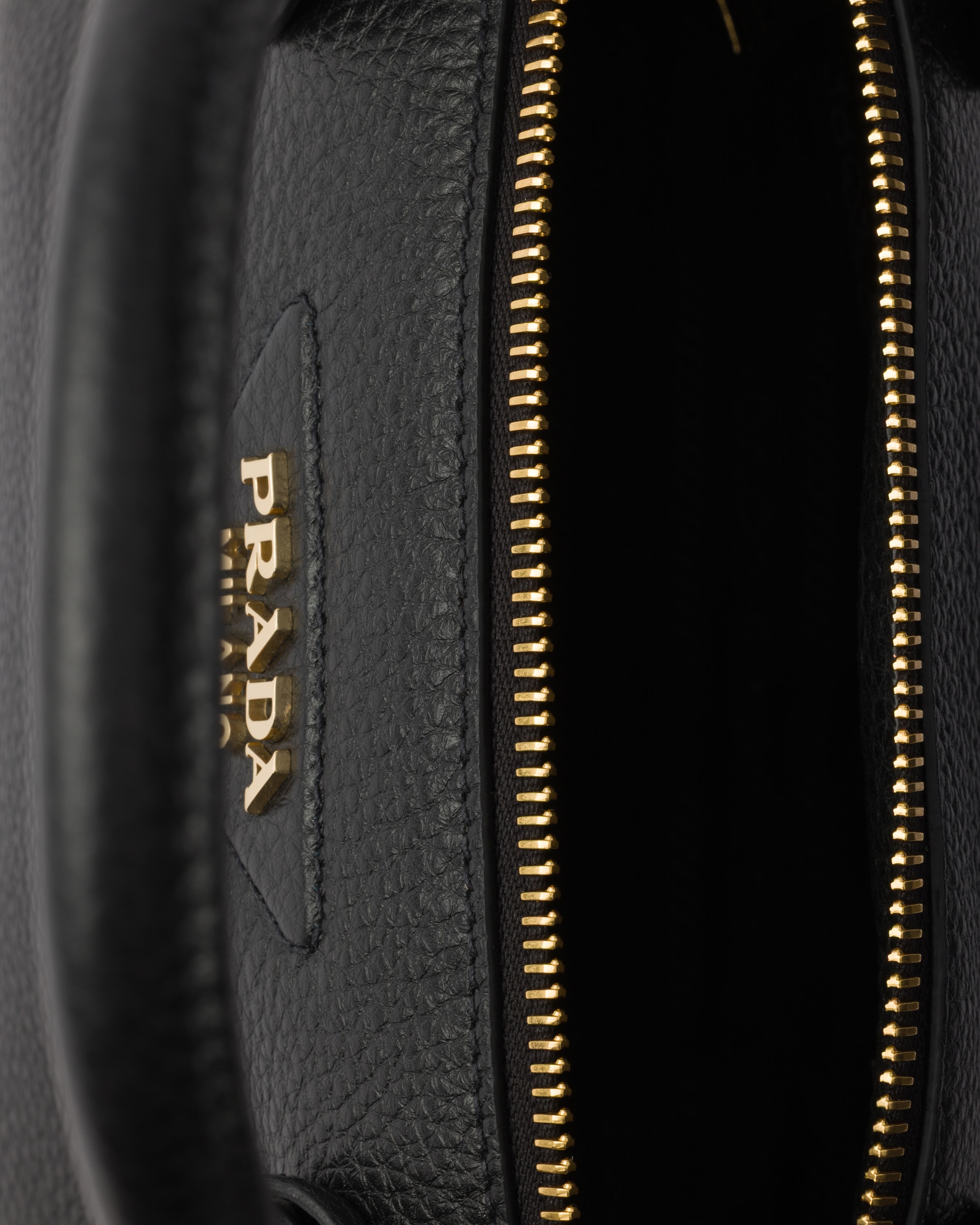 ブラック レザー ミニハンドバッグ | PRADA