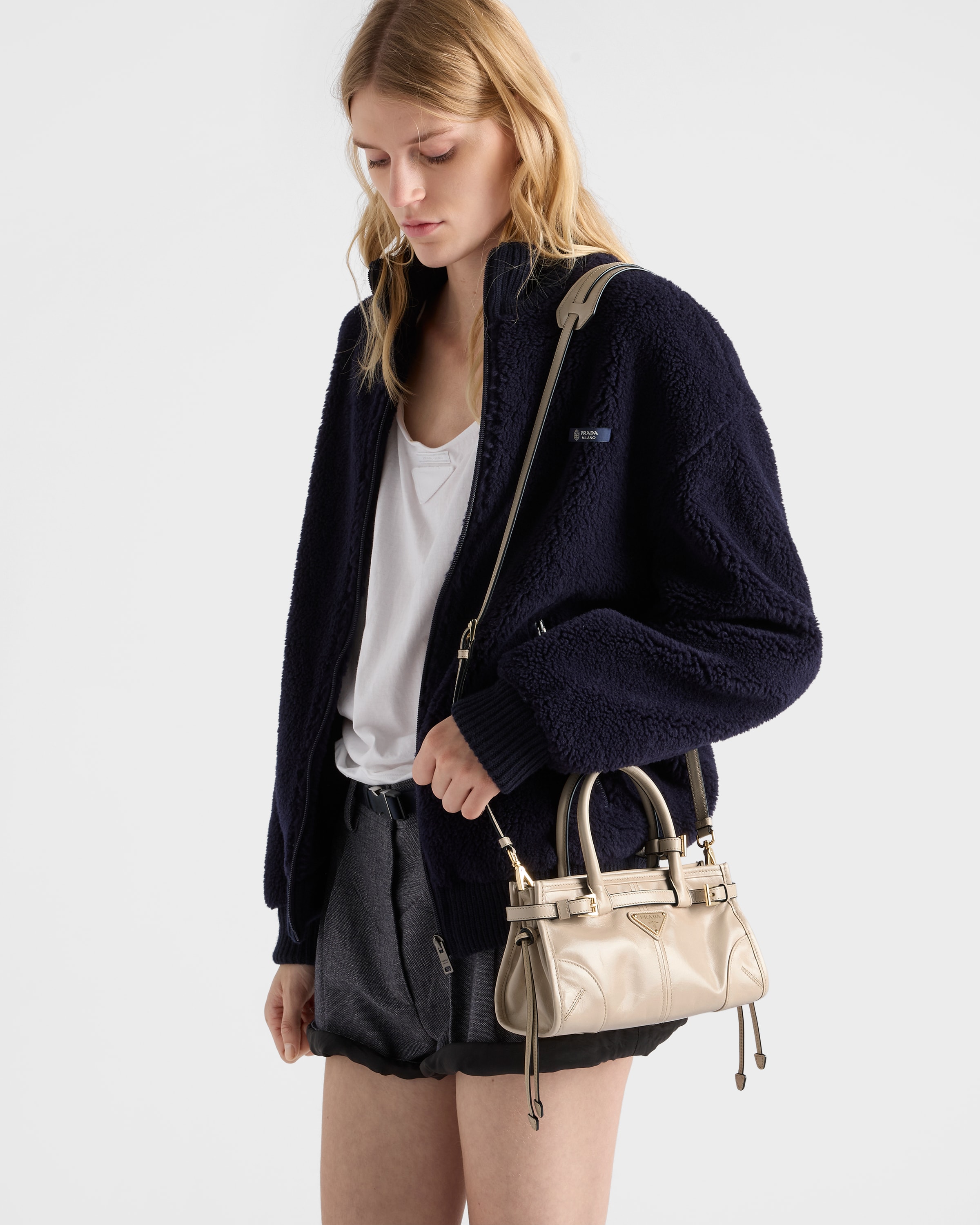 トラバーチン プラダ ボニー レザー ミニハンドバッグ | PRADA - 日本