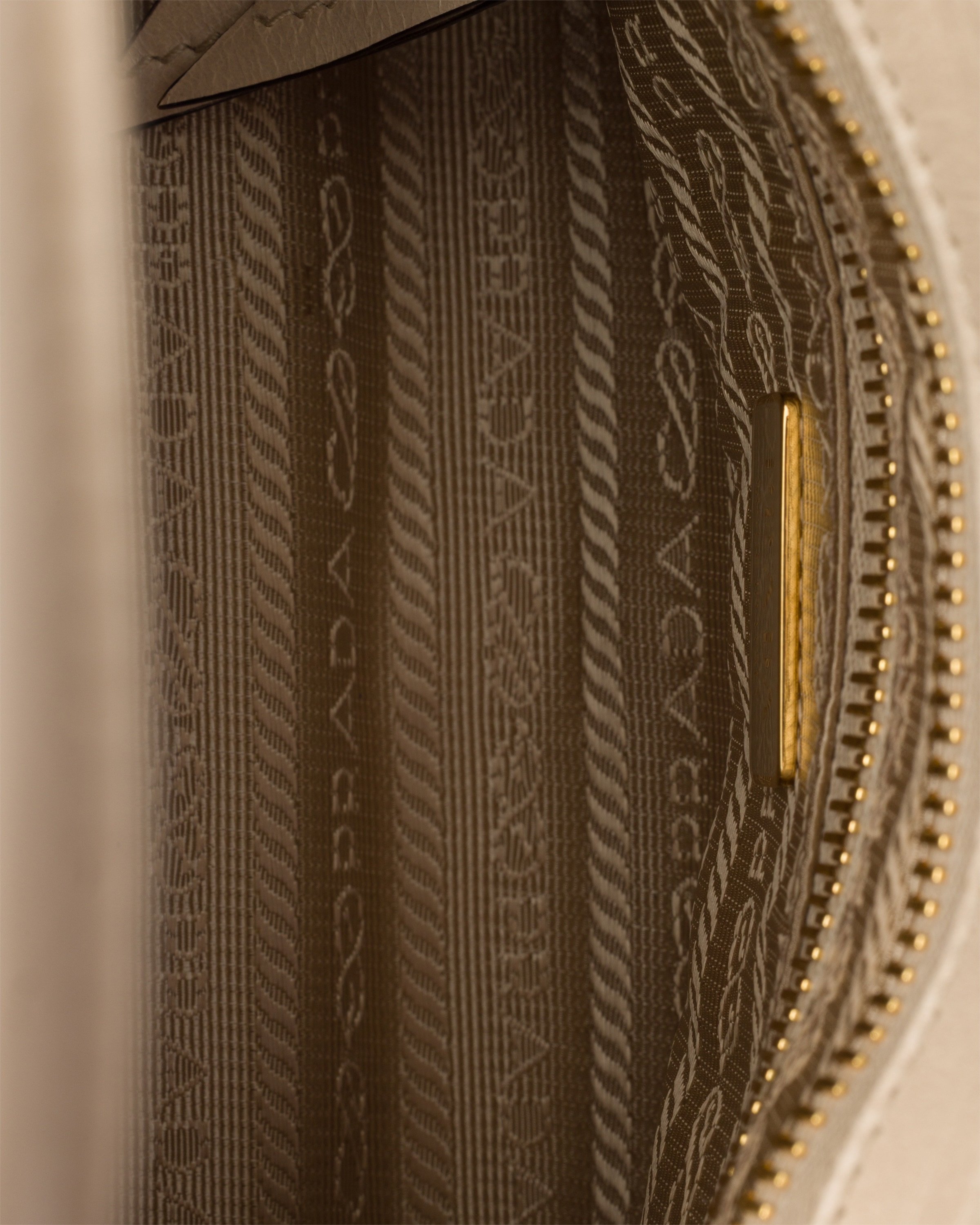 Prada Bonnie皮革迷你手袋