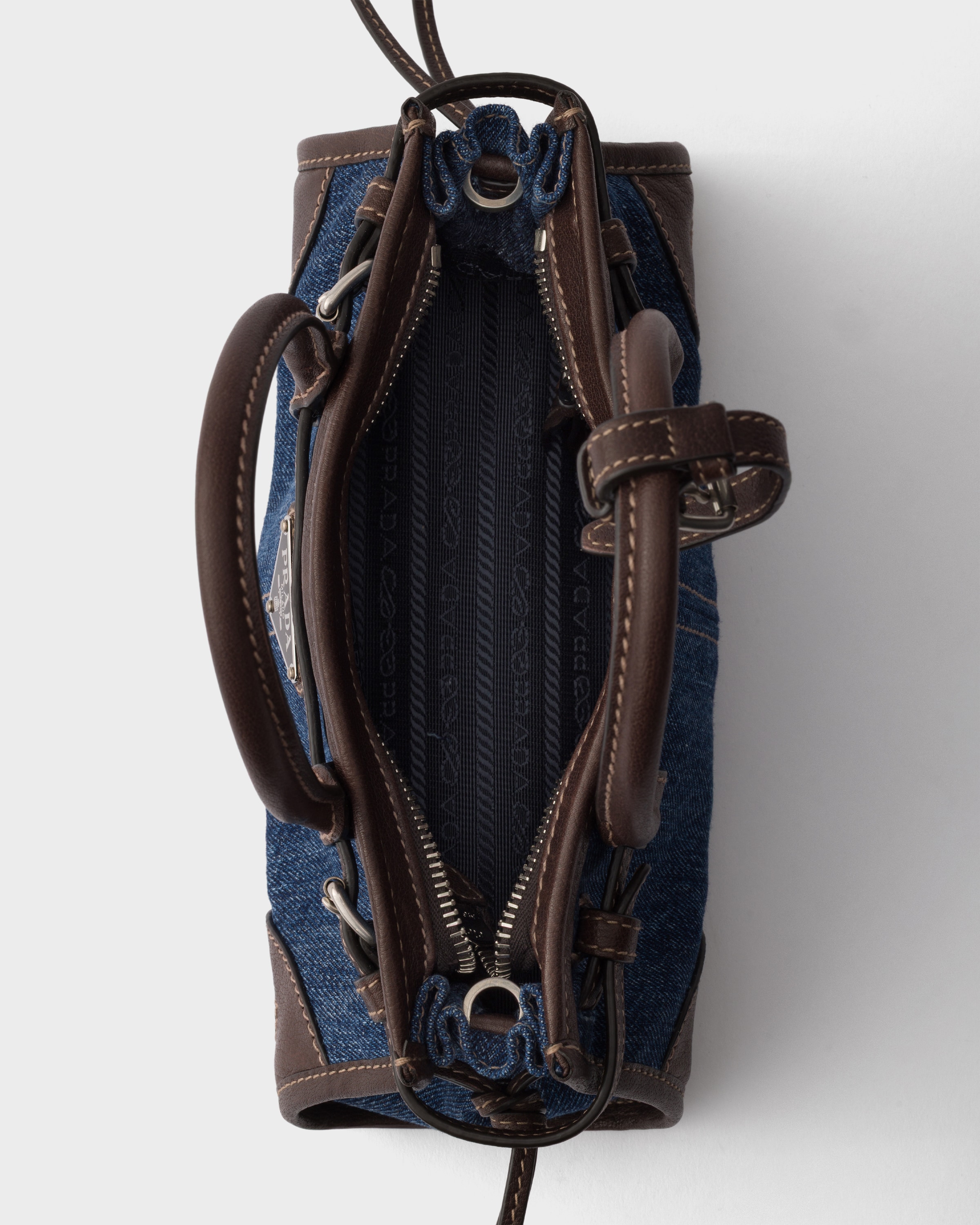 프라다 보니 소형 데님 및 가죽 핸드백