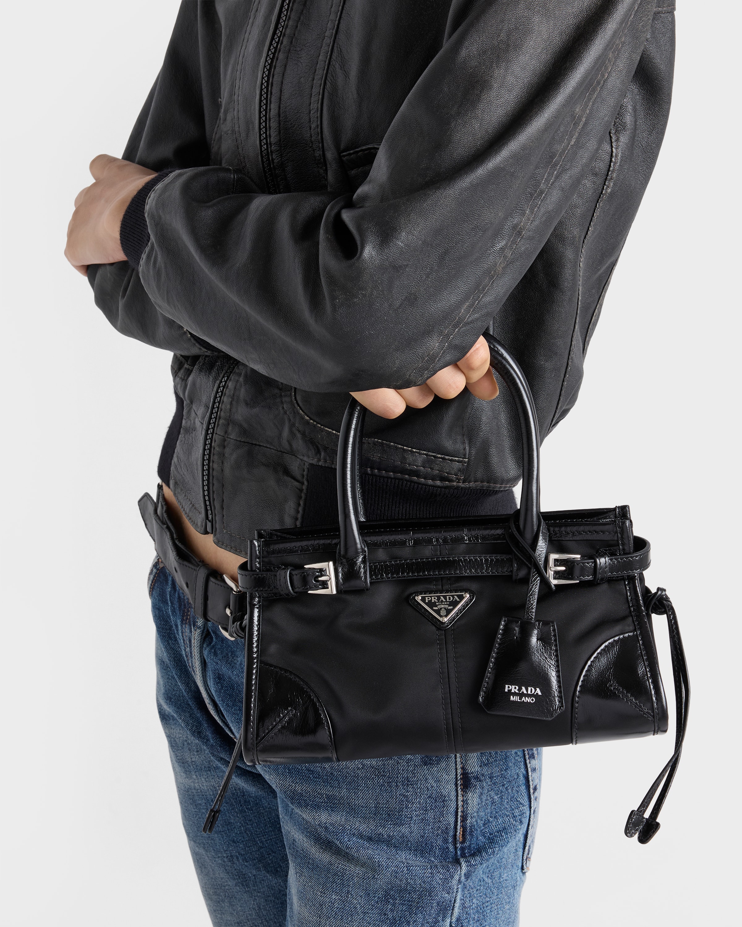 ブラック プラダ ボニー スモール Re-nylon レザー ハンドバッグ