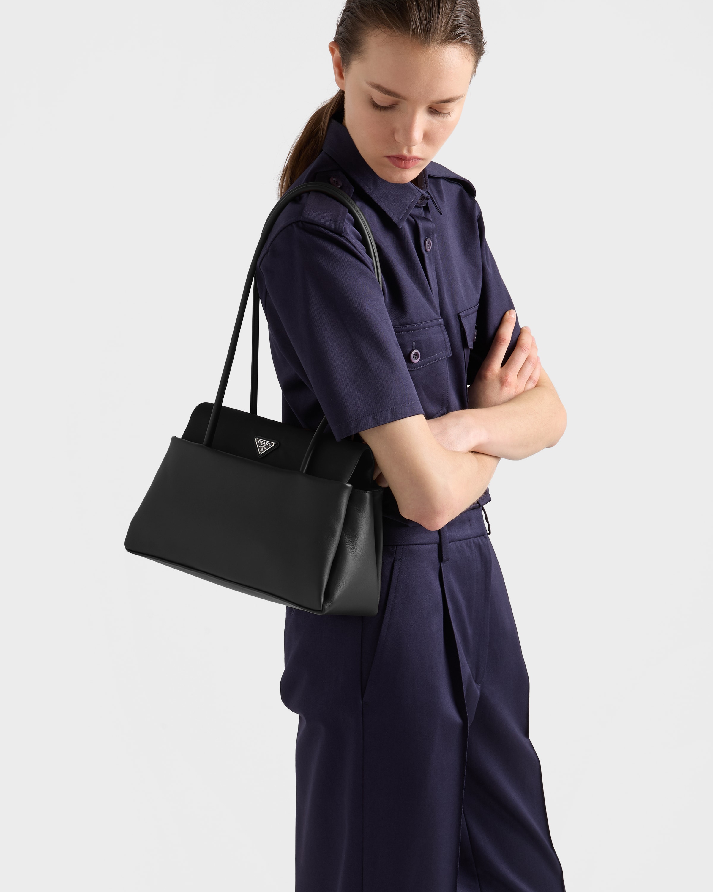 PRADA バッグ ブラック プラダ パサージュ ミディアム レザー バッグ Re-Nylon