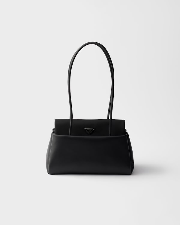 Bolso Prada Passage de piel mediano con solapa de Re-Nylon - Negro Bolso Prada Passage de piel mediano con solapa de Re-Nylon - Negro