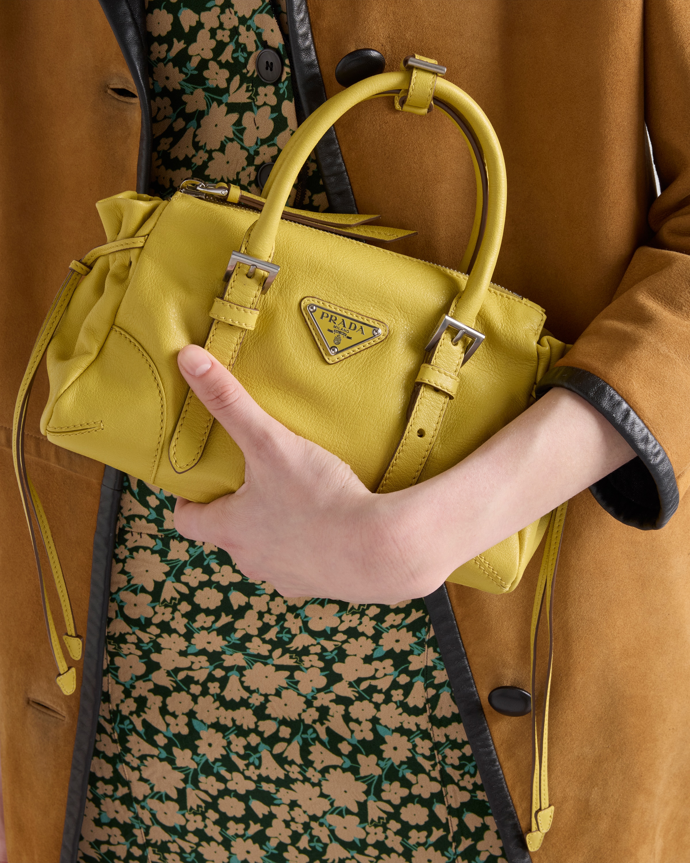 シトロンイエロー プラダ ボニー スモール レザー バッグ | PRADA - 日本