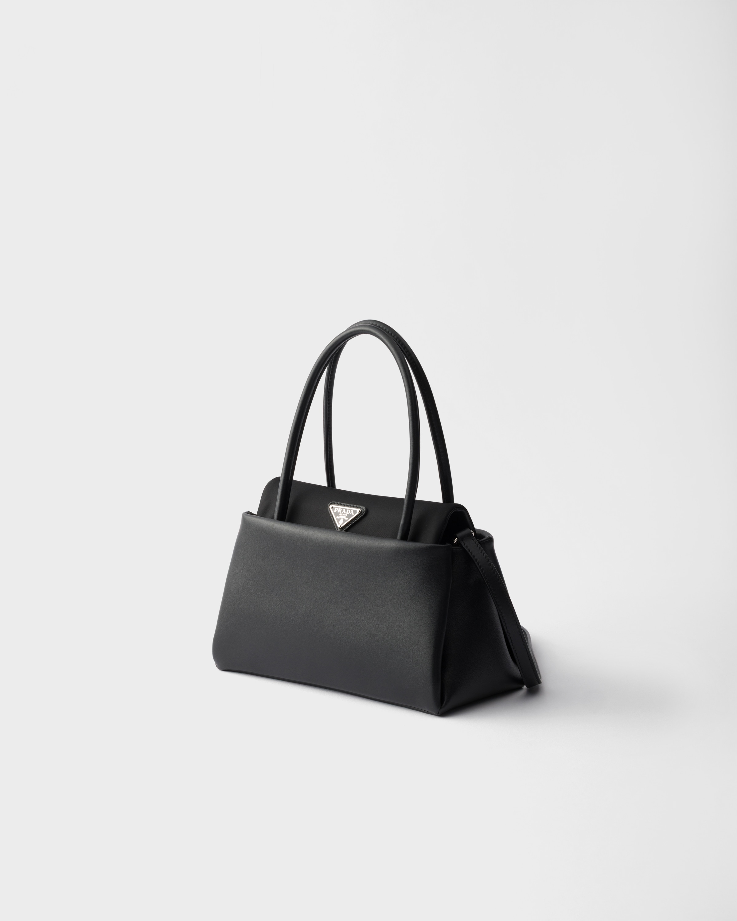 ブラック プラダ パサージュ スモール レザー バッグ Re-nylon