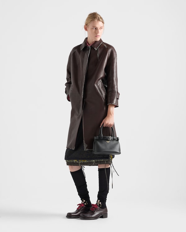 Bolsa Prada Buckle pequena em couro com cinto - Preto Bolsa Prada Buckle pequena em couro com cinto - Preto