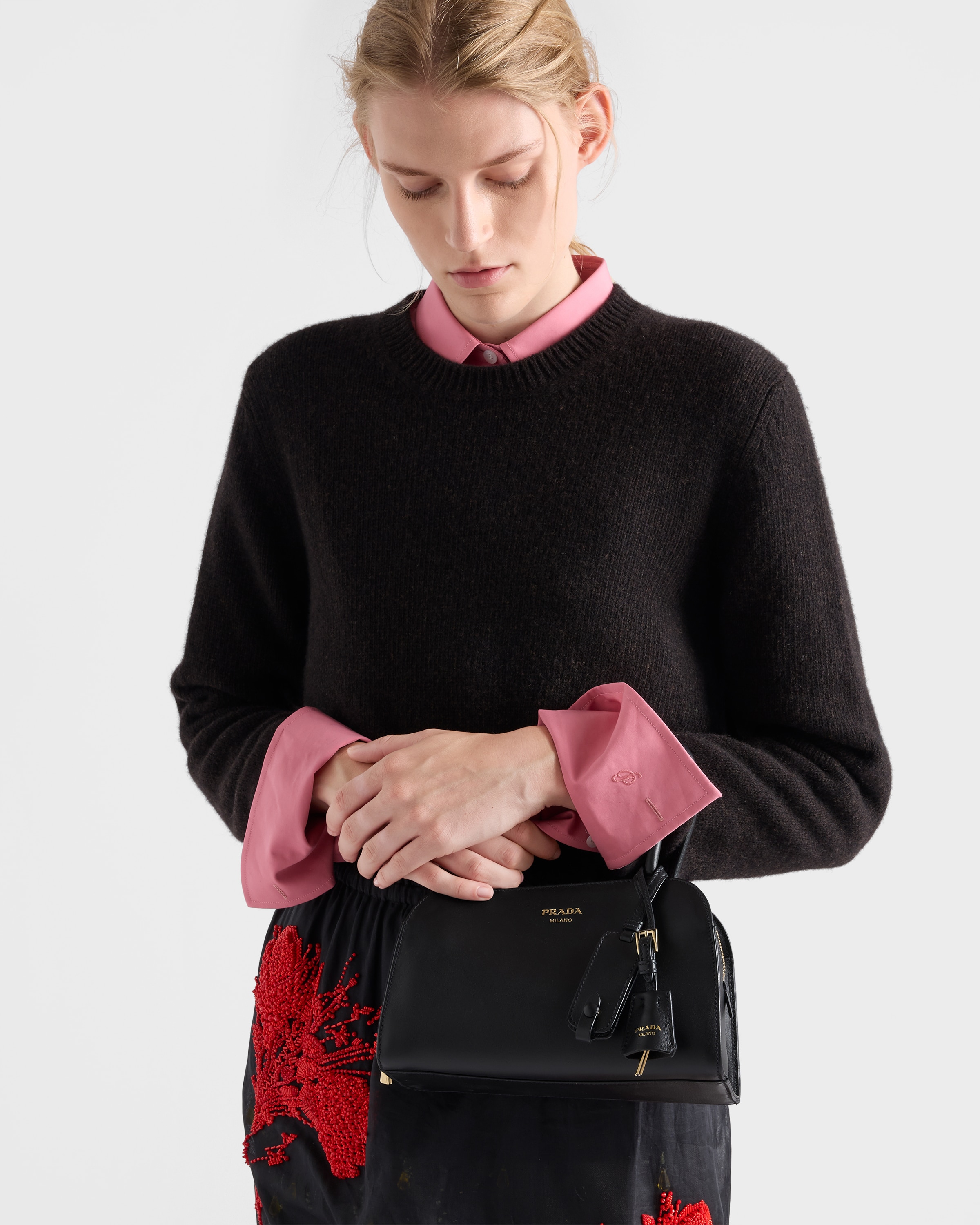 ブラック プラダ コフレ ミディアム レザー ハンドバッグ | PRADA - 日本