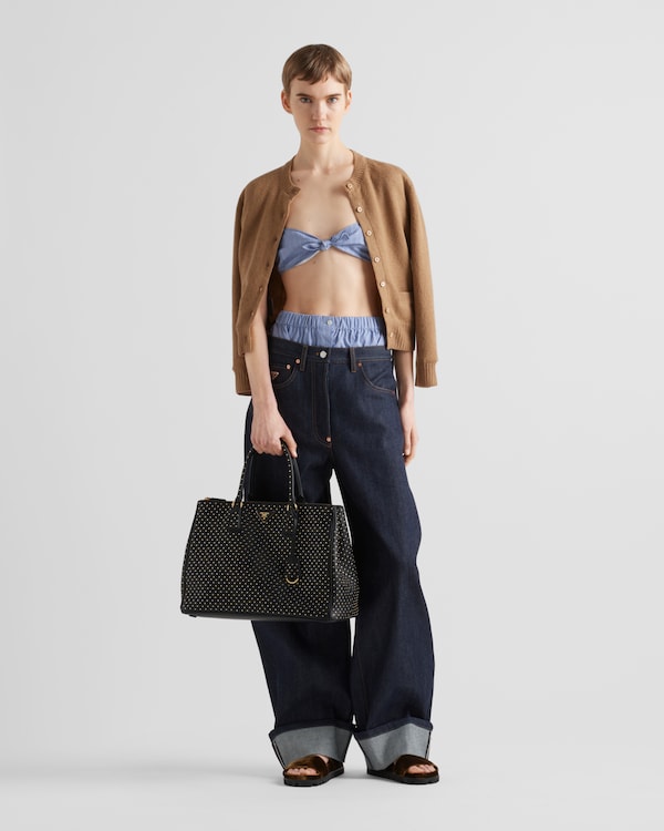 プラダ ガレリア エクストララージ スタッズ付 ソフトグレインレザー バッグ - ブラック プラダ ガレリア エクストララージ スタッズ付 ソフトグレインレザー バッグ - ブラック