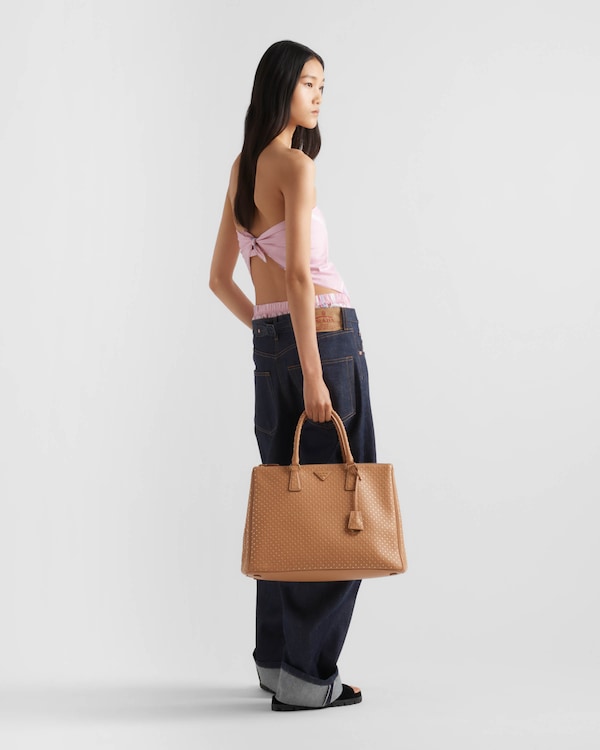 حقيبة Prada Galleria بحجم كبير جداً من الجلد مزينة بترصيعات - طبيعي حقيبة Prada Galleria بحجم كبير جداً من الجلد مزينة بترصيعات - طبيعي