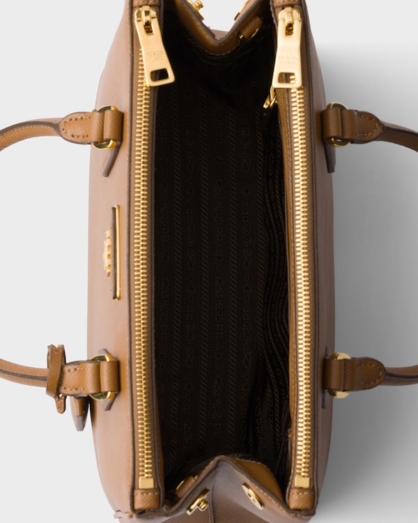 حقيبة برادا غاليريا متوسطة من جلد سافيانو حقيبة برادا غاليريا متوسطة من جلد سافيانو