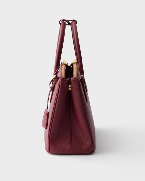 حقيبة برادا غاليريا متوسطة من جلد سافيانو - قِرْمِزِي حقيبة برادا غاليريا متوسطة من جلد سافيانو - قِرْمِزِي