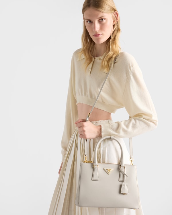 Bolsa Prada Galleria média em couro Saffiano - Branco Giz Bolsa Prada Galleria média em couro Saffiano - Branco Giz