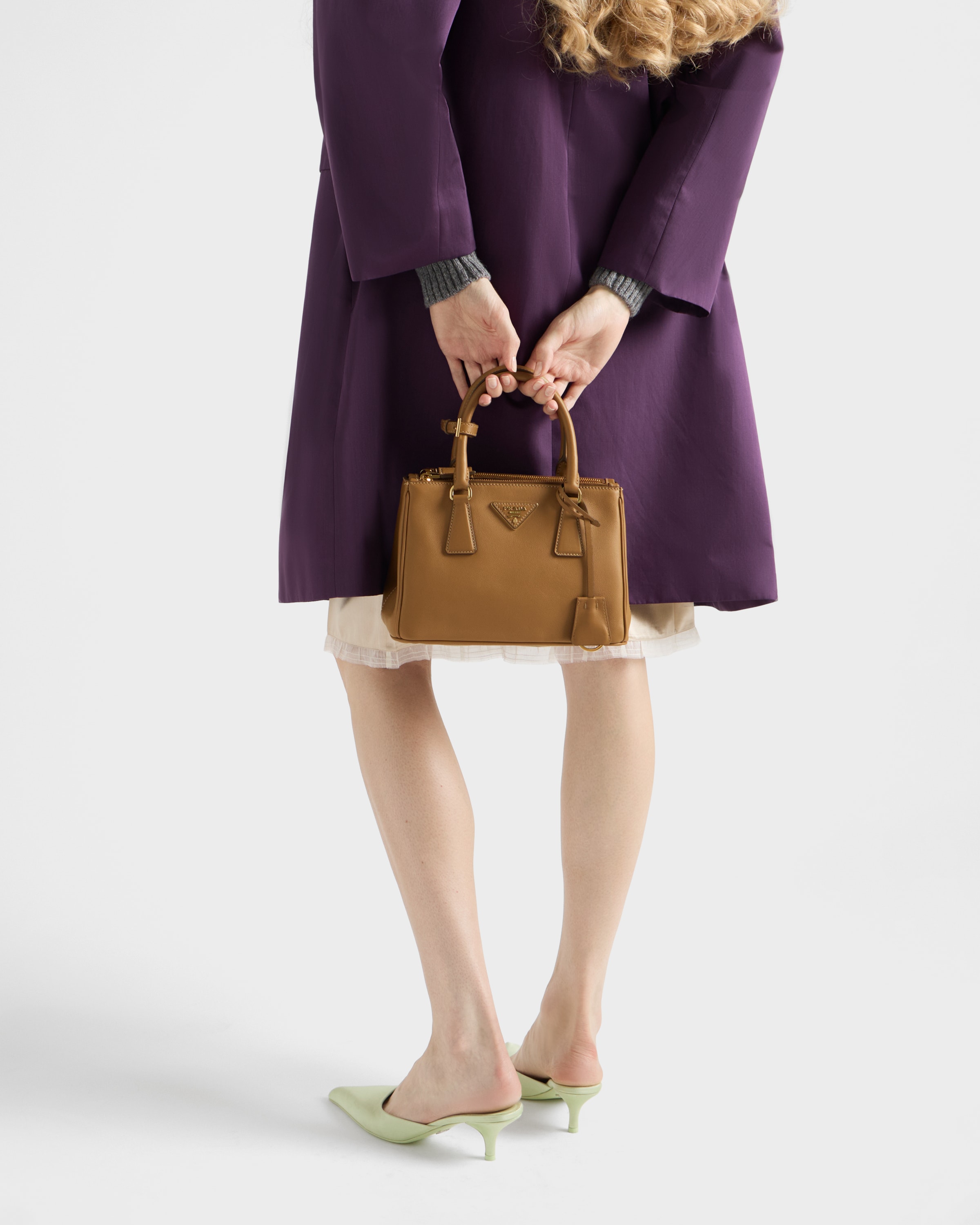 キャラメル プラダ ガレリア スモール レザー バッグ | PRADA - 日本