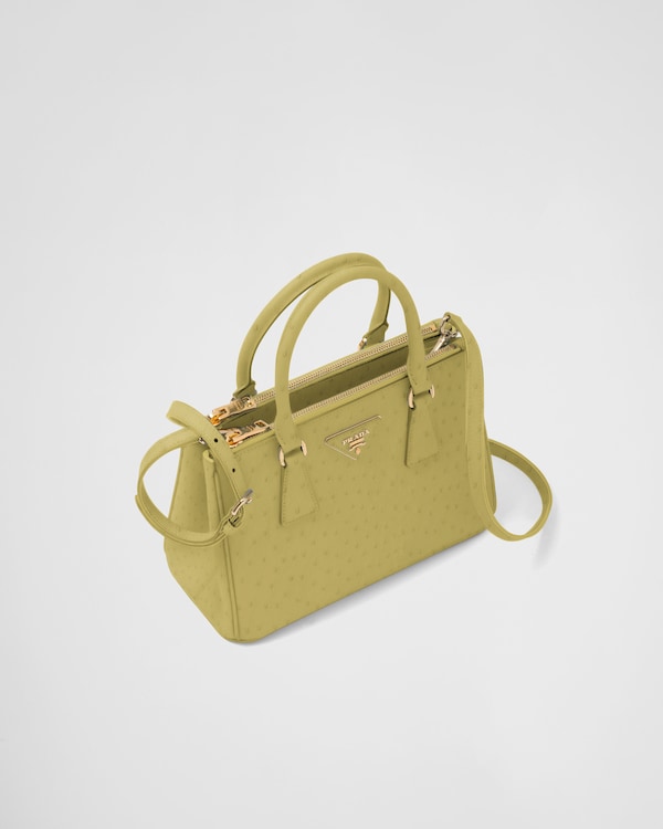 حقيبة برادا غاليريا صغيرة من جلد النعام حقيبة برادا غاليريا صغيرة من جلد النعام