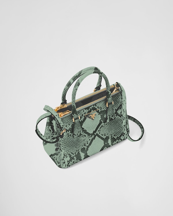 حقيبة Prada Galleria من جلد الثعبان بحجم صغير حقيبة Prada Galleria من جلد الثعبان بحجم صغير