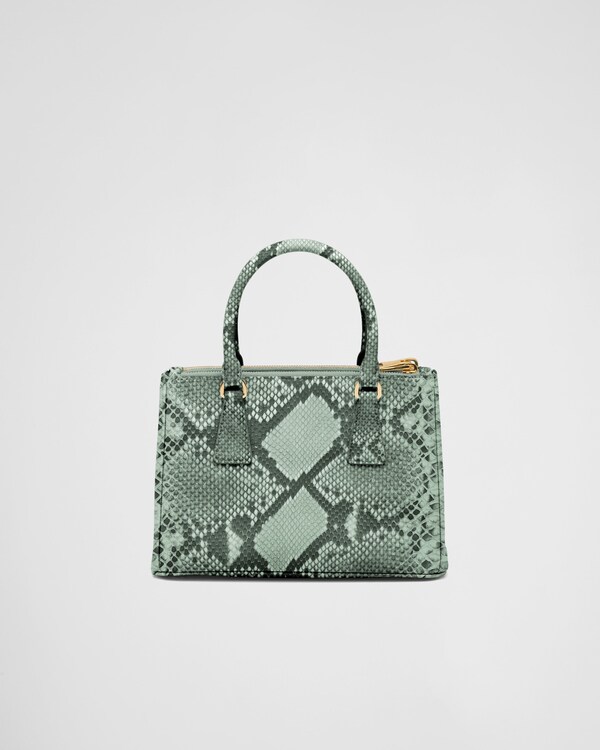 حقيبة Prada Galleria من جلد الثعبان بحجم صغير حقيبة Prada Galleria من جلد الثعبان بحجم صغير