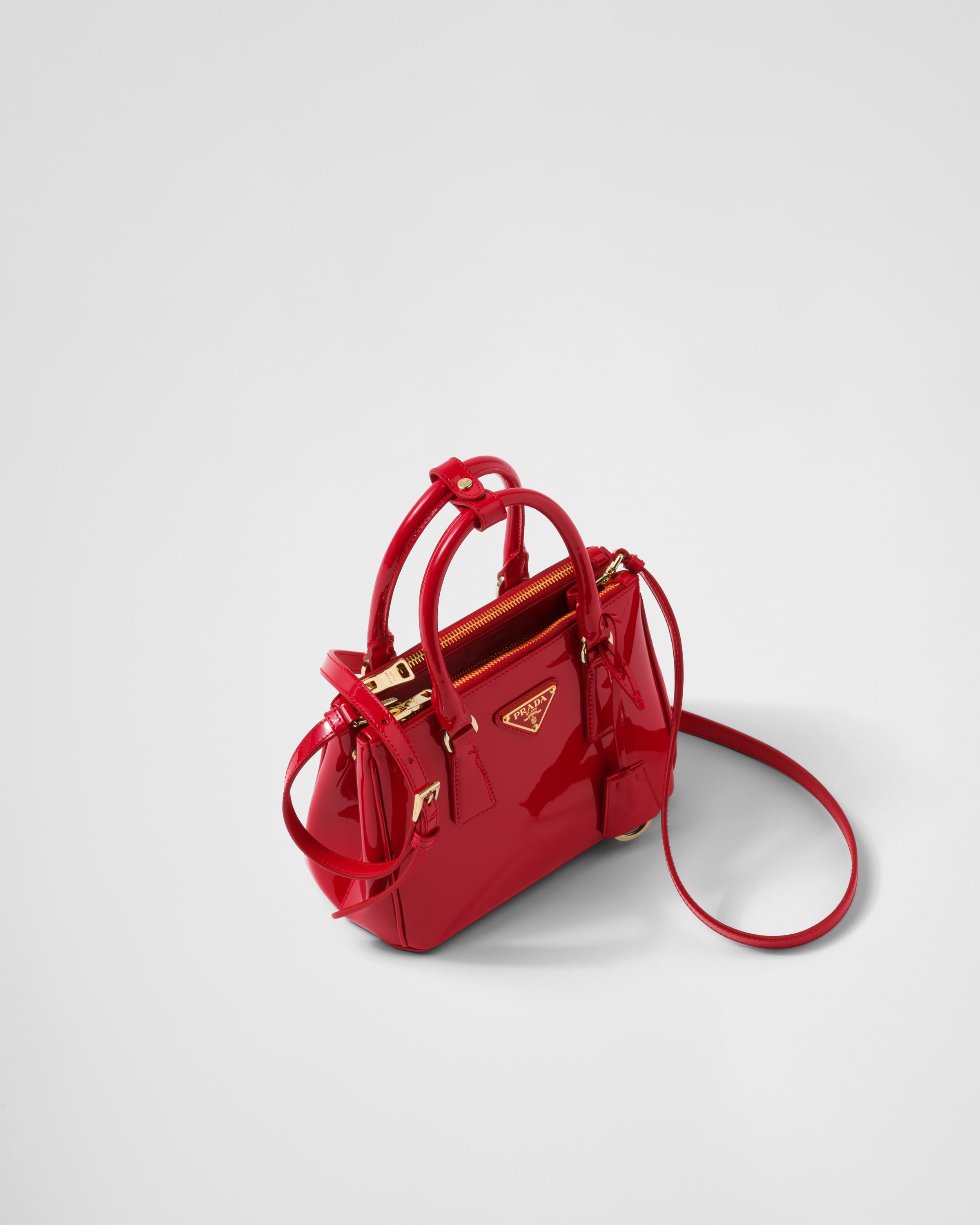 Sac prada sale noir interieur rouge