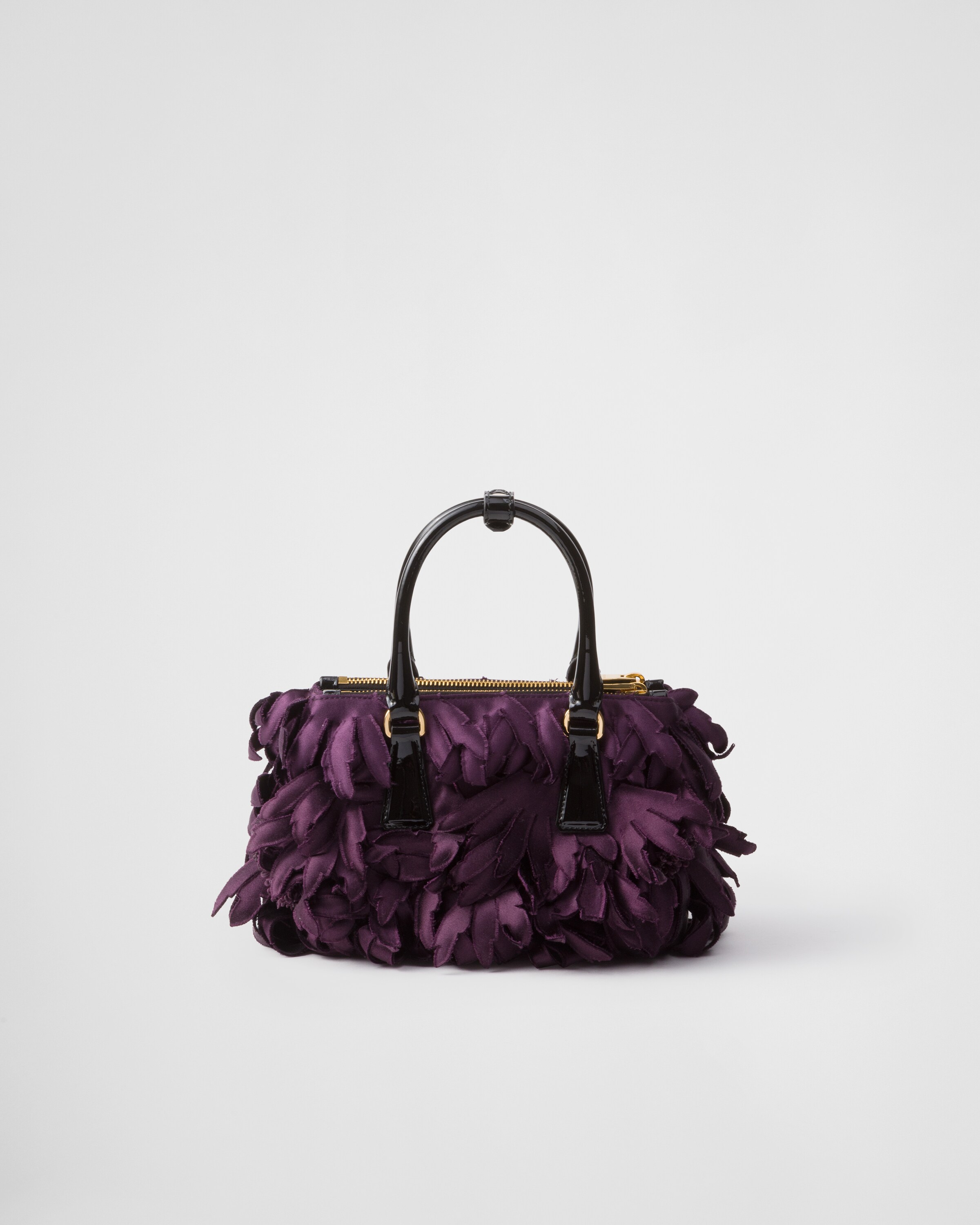 Prada Galleria Mini Bag Aus Satin Und Lackleder In Pflaume/schwarz