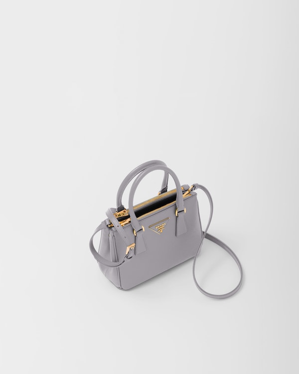 حقيبة Prada Galleria صغيرة من جلد سافيانو حقيبة Prada Galleria صغيرة من جلد سافيانو